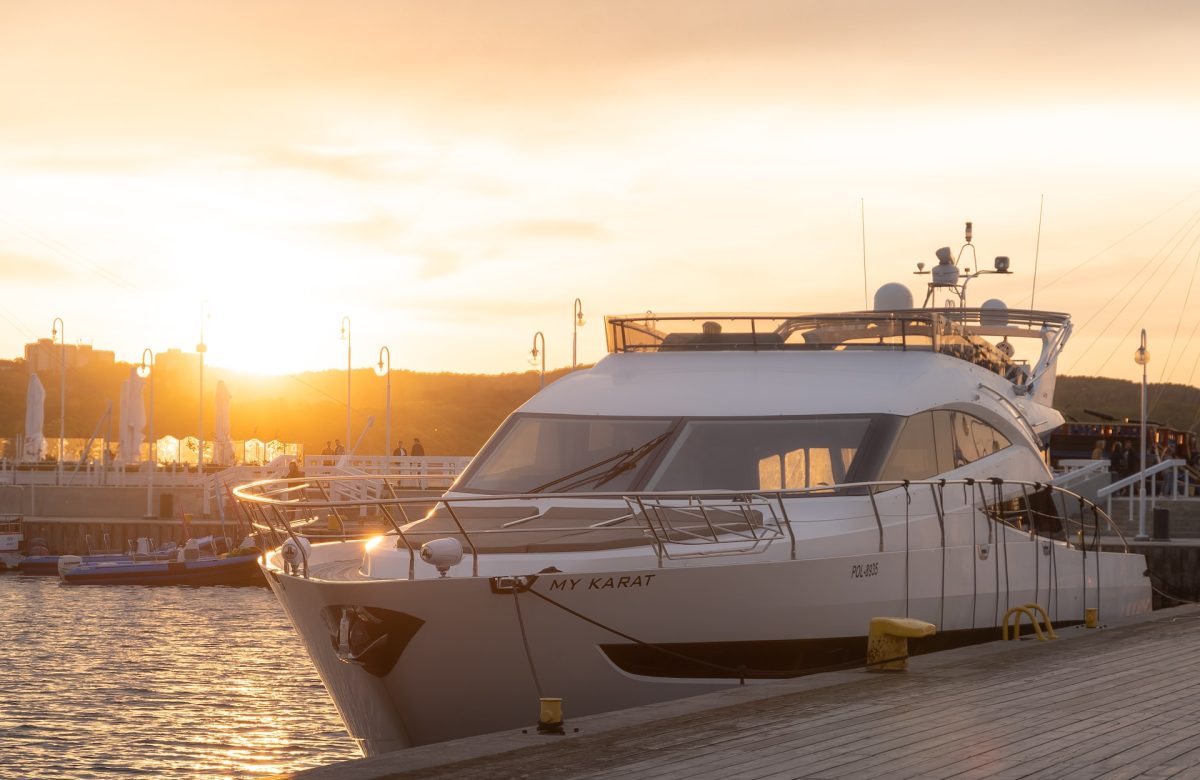 PLANNING TO GET A MANUAL YACHT IN DUBAI